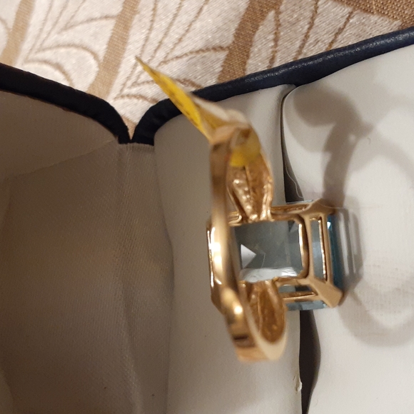 10K YELLOW GOLD BLUE TOPAZ RING NWT EMERALD STONE - Picture 6 of 7